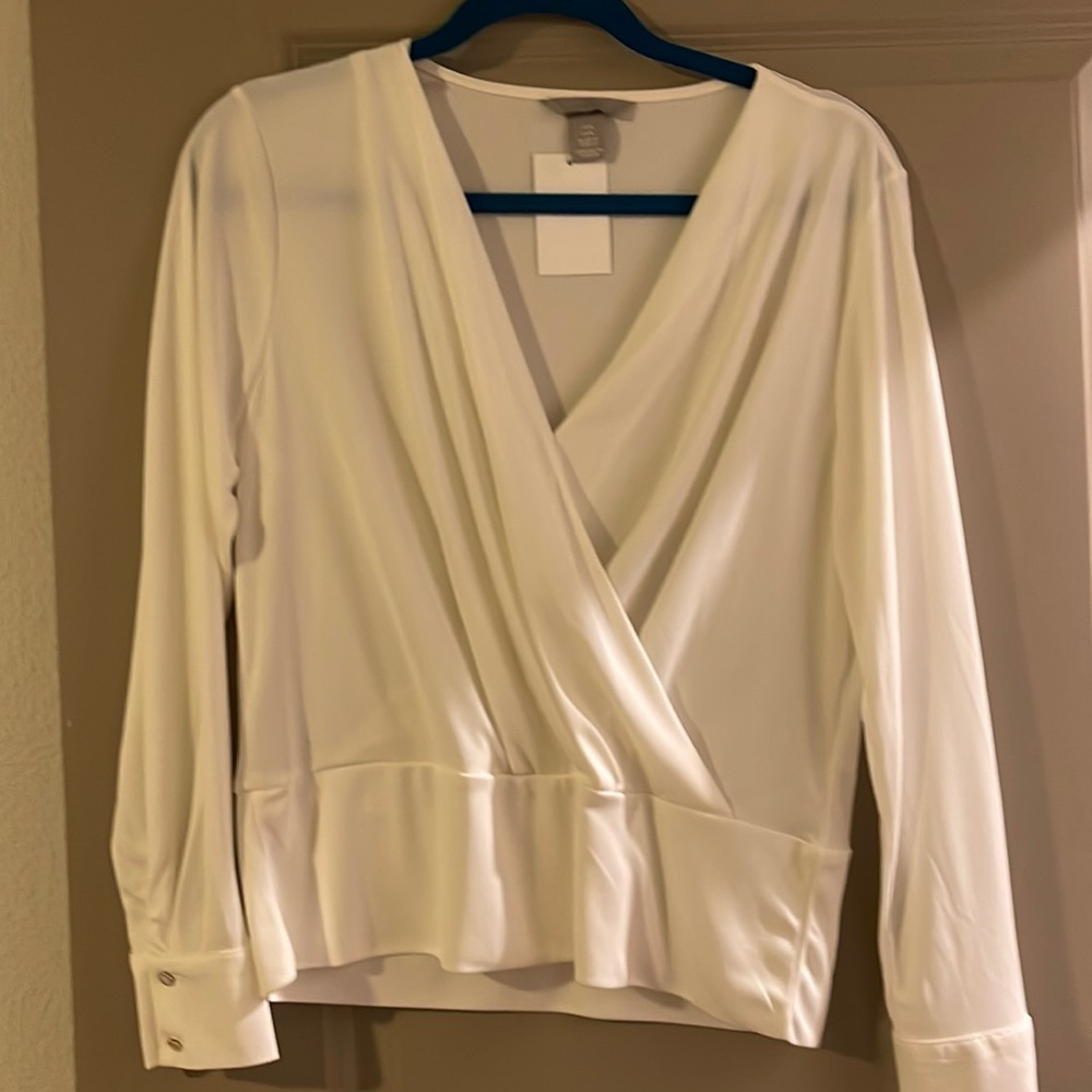 Never worn white blouse from H&M. Perfect for work or a night on the town.